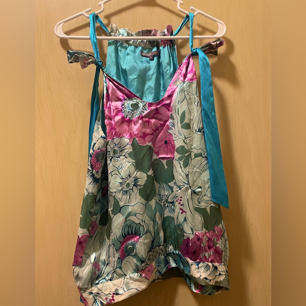 Gorgeous float top NWT
